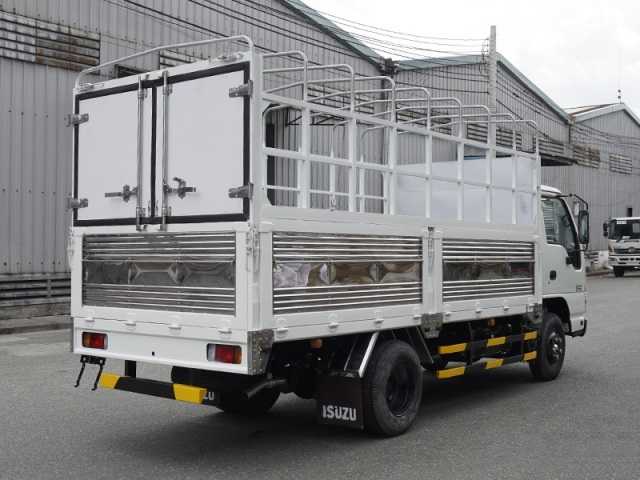 xe-tai-isuzu-qkr270-thung-bat-12